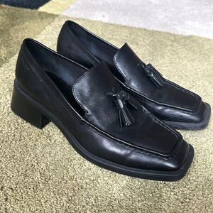 Barely worn Vagabond Blanca loafers with tassels